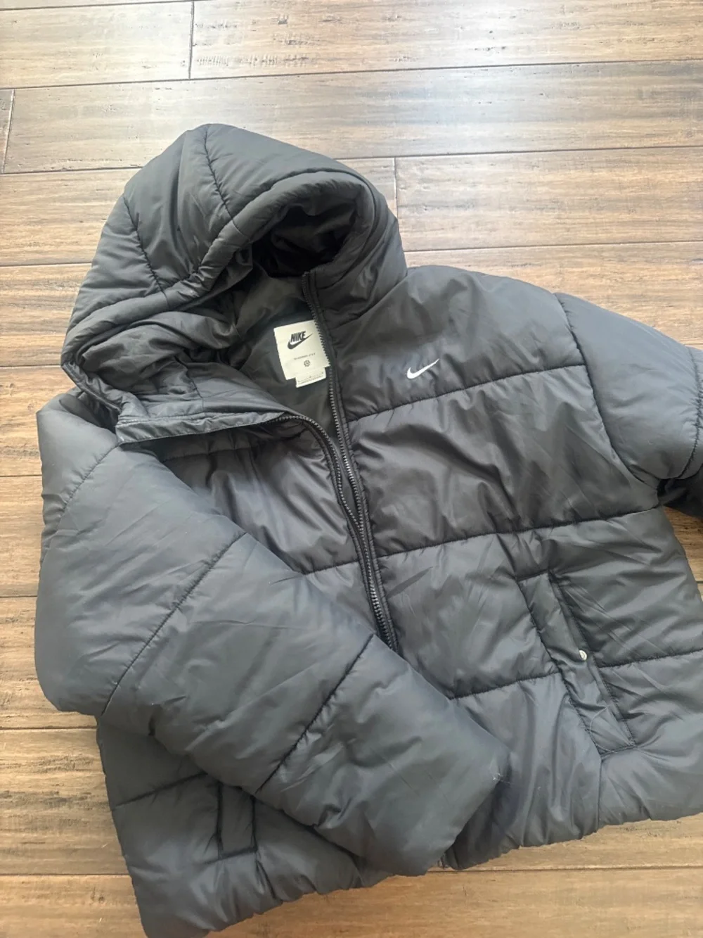 Nike Women’s black puffer coat size Large- barely worn!